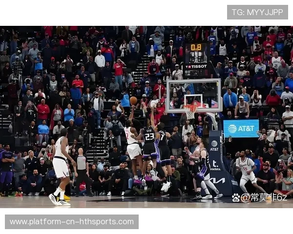 伦纳德关键时刻完成封盖并反击得分，快船将胜利收入囊中