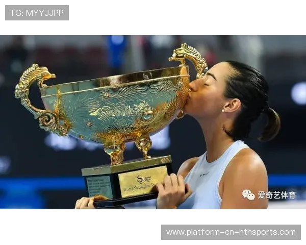 冠军球队赛季回顾大会展示团队奋斗历程与数据亮点，冠军联赛