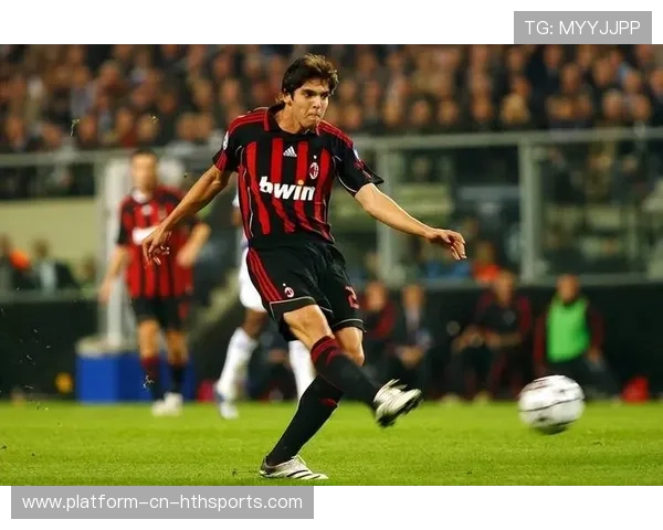 AC米兰弧顶远射破门,查尔汗奥卢一脚世界波 AC米兰弧顶远射破门,查尔汗奥卢一脚世界波