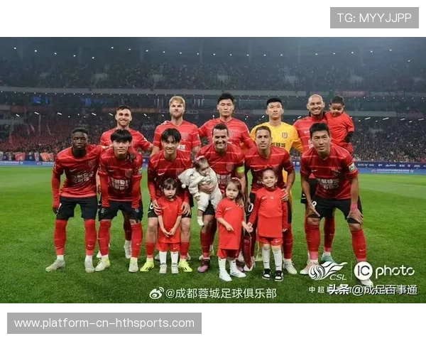 成都蓉城拜合拉木连续冲刺拉扯，防线被迫后退